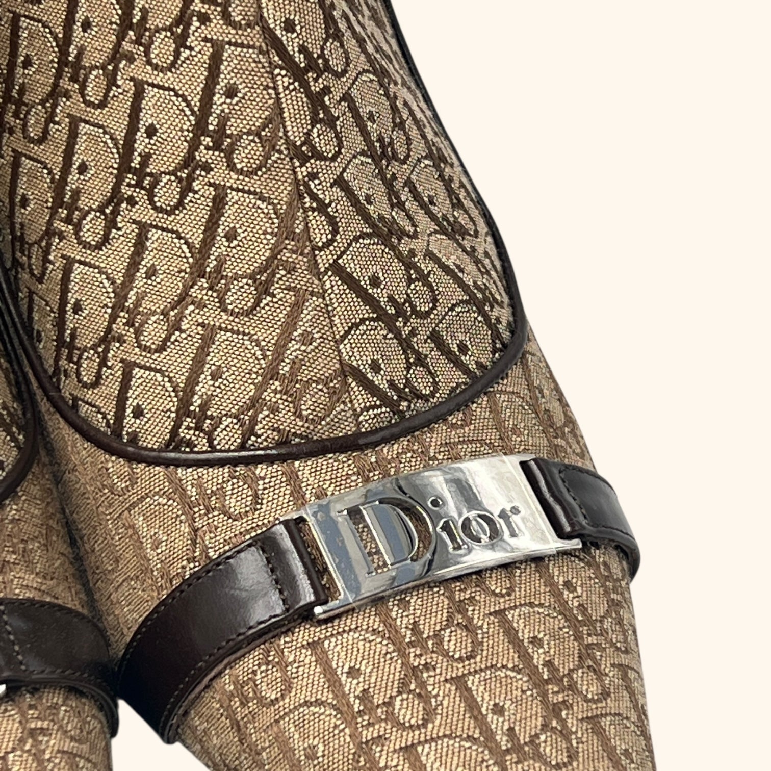 極上美品❗️isaia 長谷部 微艶 卒業式 入社式 ダークネイビー 濃紺 isaia 長谷部 微艶 卒業式 入社式 ダークネイビー 濃紺